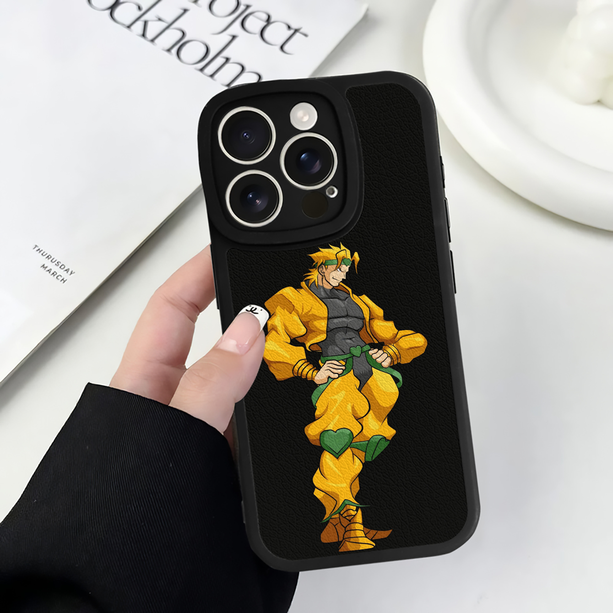 （画像用） ジョジョの奇妙な冒険 ディオ?ブランドー JoJo's Bizarre Adventure Dio Brando 【iPhone 16シリーズ対応】シリコンスマホケース（レザー調） 材質：シリコン